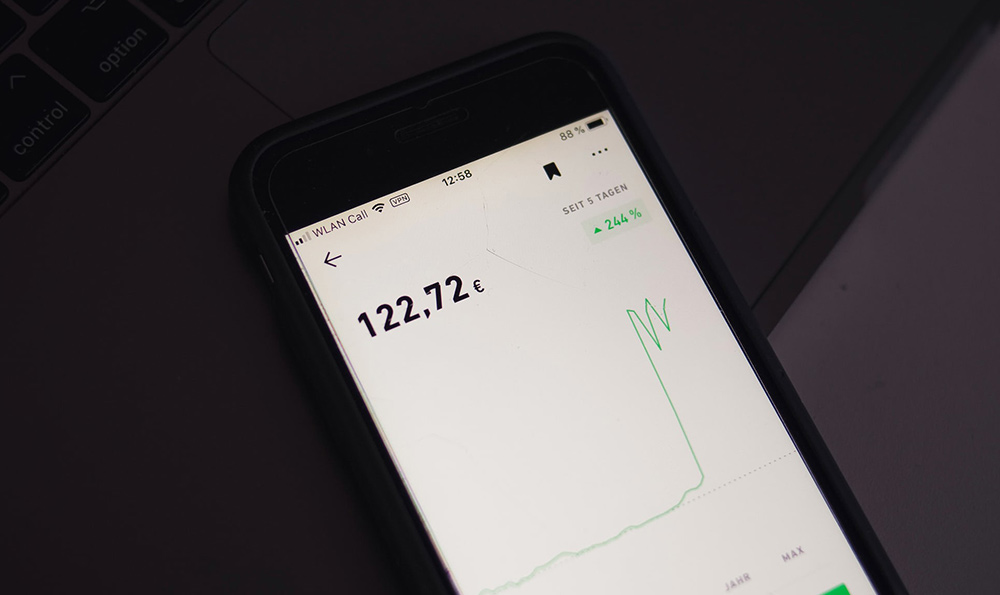 期货配资 ETF最前线 | 天弘中证计算机主题ETF(159998)上涨0.7%，东数西算主题走弱，初灵信息上涨5.1%